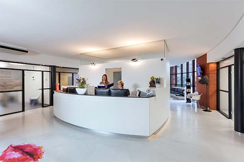 vacature tandarts almelo balie wiranto 500x333